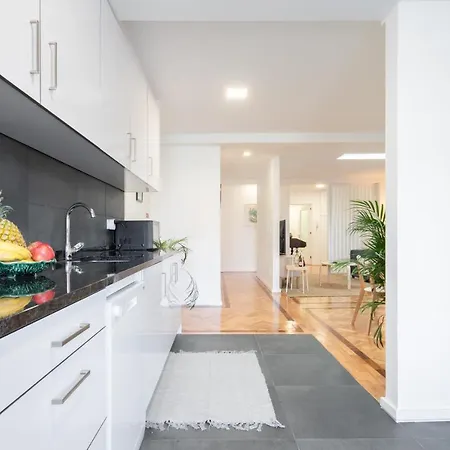 Apartment Host Wise - Spacious Fresh Flat W Terrace - Near Sea