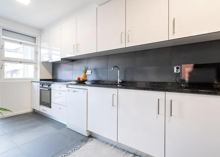 Host Wise - Spacious Fresh Flat W Terrace - Near Sea Appartement Espinho (Aveiro)