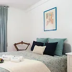Host Wise - Spacious Fresh Flat W Terrace - Near Sea Apartment *