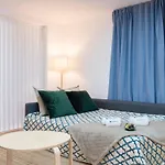 Host Wise - Spacious Fresh Flat W Terrace - Near Sea Apartment *