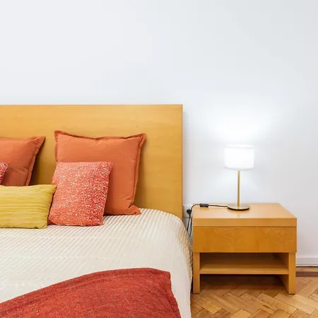 Daire Host Wise - Spacious Fresh Flat W Terrace - Near Sea *
