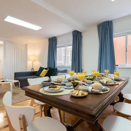 Daire Host Wise - Spacious Fresh Flat W Terrace - Near Sea