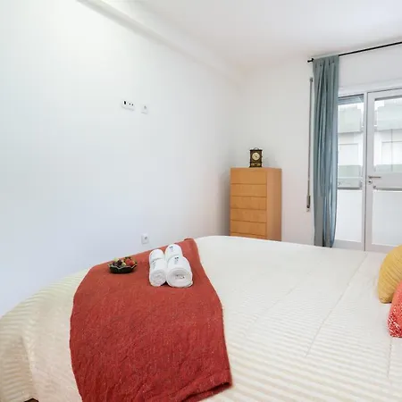 Host Wise - Spacious Fresh Flat W Terrace - Near Sea Διαμέρισμα