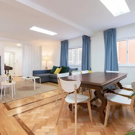 Host Wise - Spacious Fresh Flat W Terrace - Near Sea شقة *