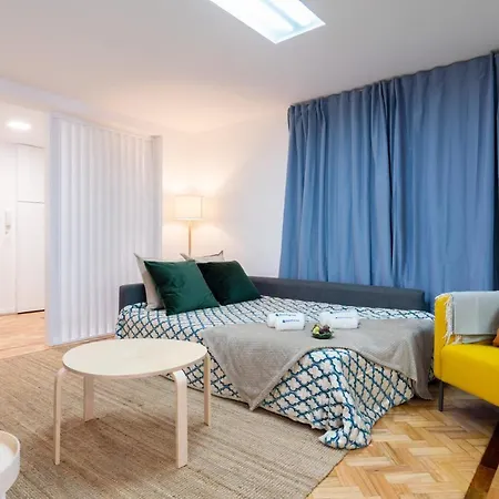 Host Wise - Spacious Fresh Flat W Terrace - Near Sea شقة إسبِنو