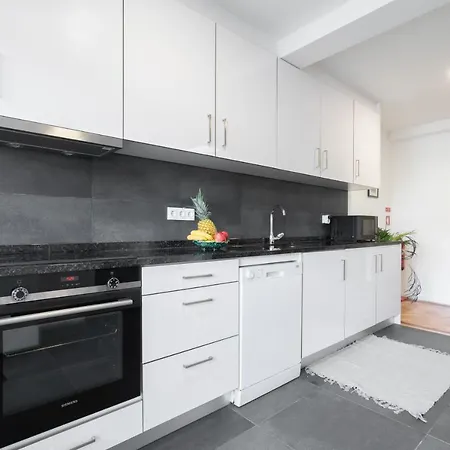 Apartamento Host Wise - Spacious Fresh Flat W Terrace - Near Sea *