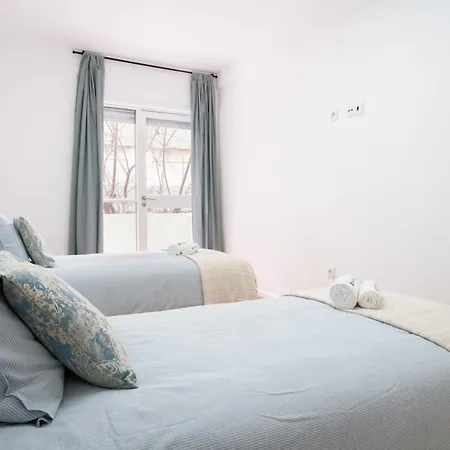 Host Wise - Spacious Fresh Flat W Terrace - Near Sea Apartment *