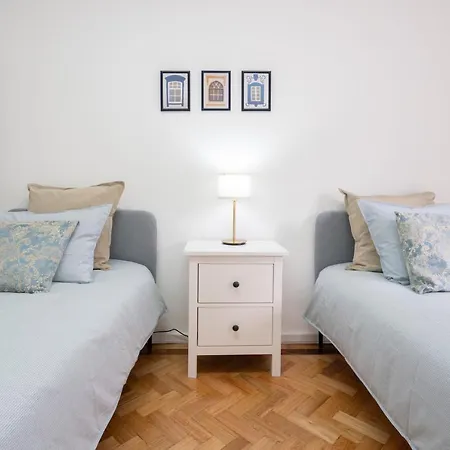 Host Wise - Spacious Fresh Flat W Terrace - Near Sea *