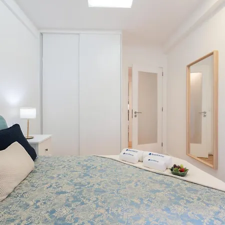 Host Wise - Spacious Fresh Flat W Terrace - Near Sea شقة