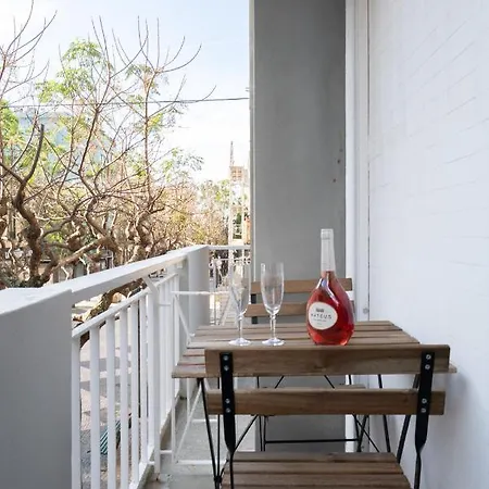 Host Wise - Spacious Fresh Flat W Terrace - Near Sea شقة