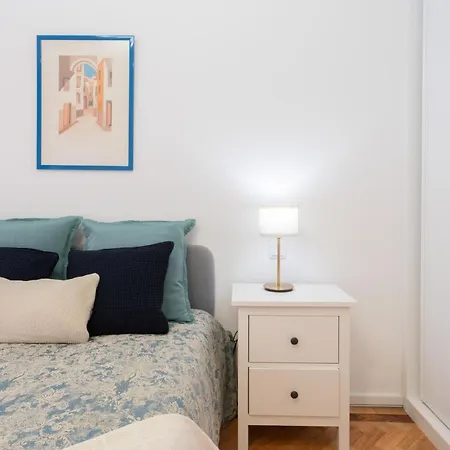 Host Wise - Spacious Fresh Flat W Terrace - Near Sea شقة