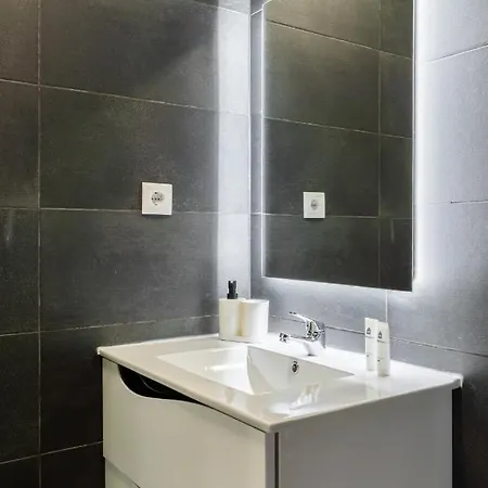 Host Wise - Spacious Fresh Flat W Terrace - Near Sea *