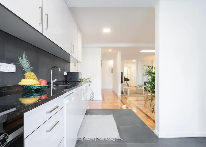 Daire Host Wise - Spacious Fresh Flat W Terrace - Near Sea