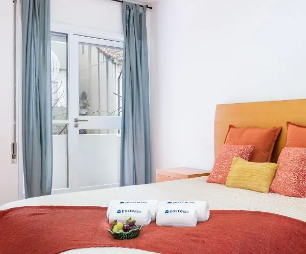 Daire Host Wise - Spacious Fresh Flat W Terrace - Near Sea