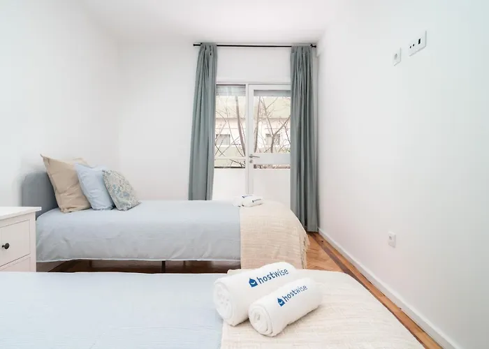 Host Wise - Spacious Fresh Flat W Terrace - Near Sea * 에스피뇨