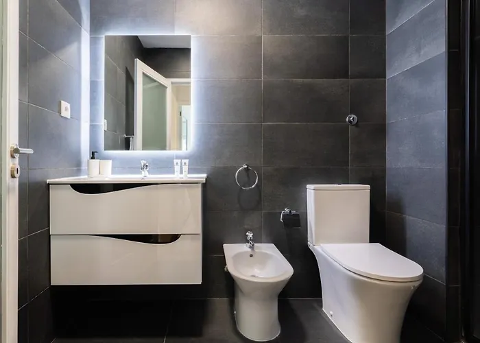 Host Wise - Spacious Fresh Flat W Terrace - Near Sea * 에스피뇨