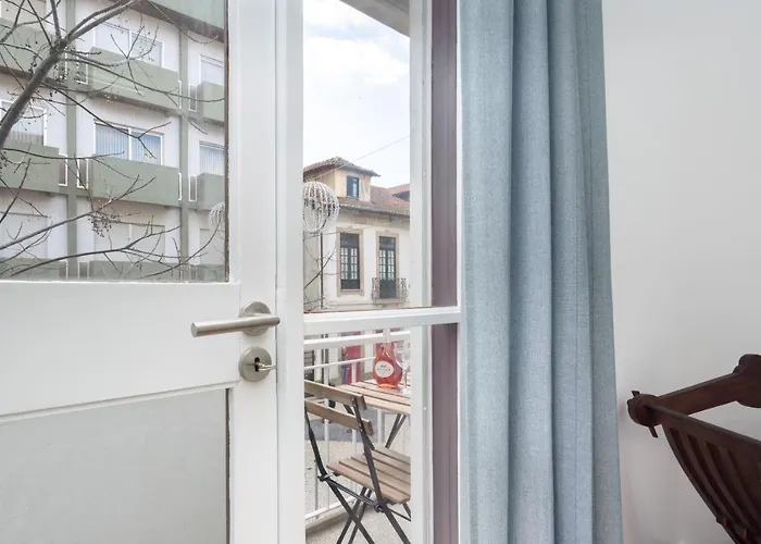 Daire Host Wise - Spacious Fresh Flat W Terrace - Near Sea