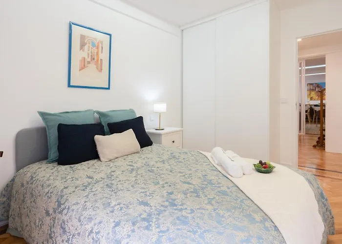 Host Wise - Spacious Fresh Flat W Terrace - Near Sea 에스피뇨