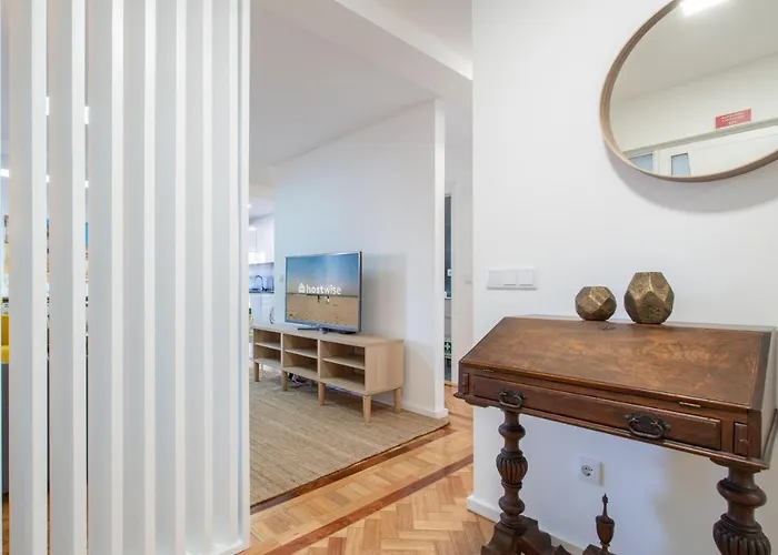 Host Wise - Spacious Fresh Flat W Terrace - Near Sea * 에스피뇨