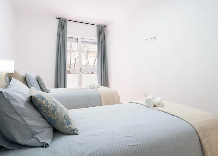 Host Wise - Spacious Fresh Flat W Terrace - Near Sea Daire *