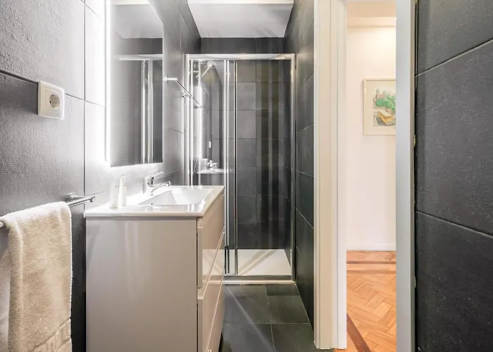 아파트 Host Wise - Spacious Fresh Flat W Terrace - Near Sea 에스피뇨