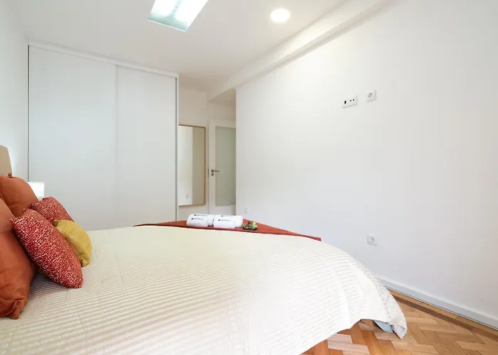 아파트 Host Wise - Spacious Fresh Flat W Terrace - Near Sea 에스피뇨