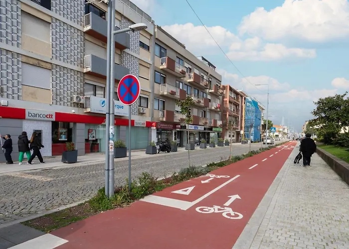 Daire Host Wise - Spacious Fresh Flat W Terrace - Near Sea *